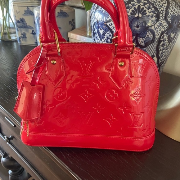 EUC Alma bb vernis hot pink / Fuchsia with lock and keys - Picture 4 of 9